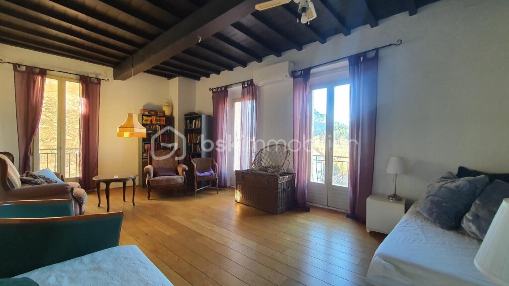 MAISON DE VILLAGE – 3 CHAMBRES – TERRASSE – GARAGE – 4 pièces – 3 chambres – 104 m²