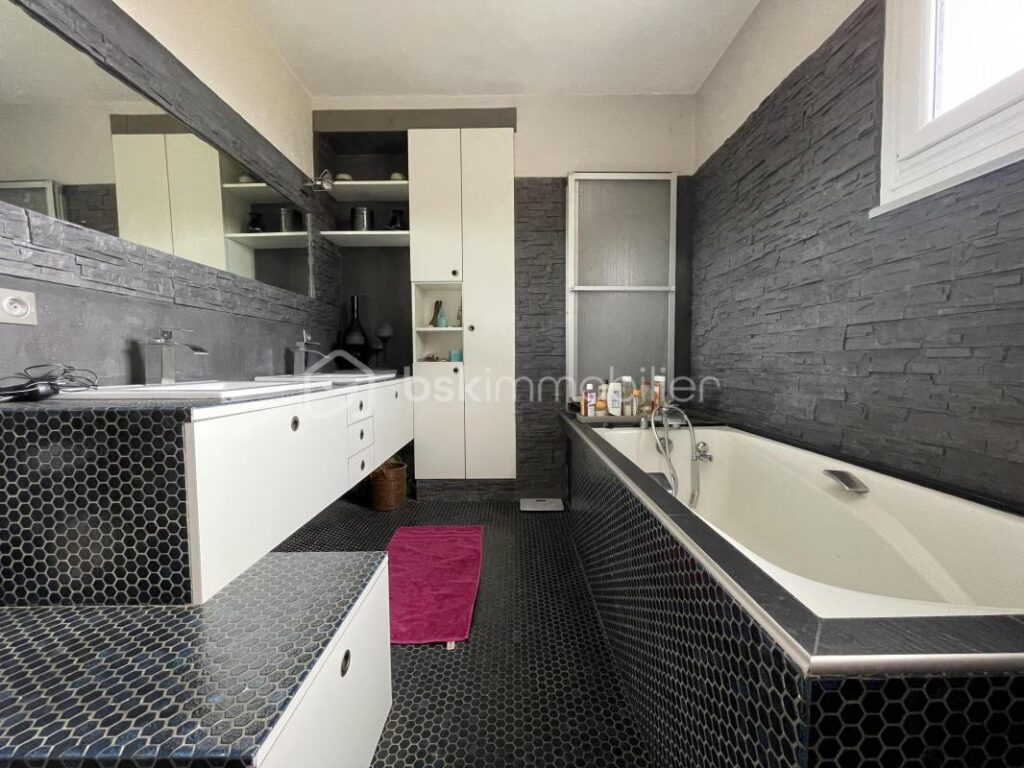 Maison familiale avec piscine à Coufouleux – 6 pièces – 4 chambres – 175 m²