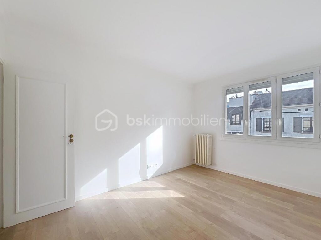 Appartement 4 pièces de 122 m2 refait entièrement à neuf à L’HAY LES ROSES – 4 pièces – 2 chambres – 121 m²