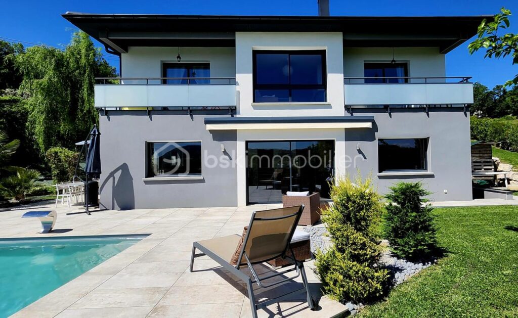 Maison moderne construite en 2020 + terrain constructible pour éventuelle extension – 7 pièces – 5 chambres – 202 m²