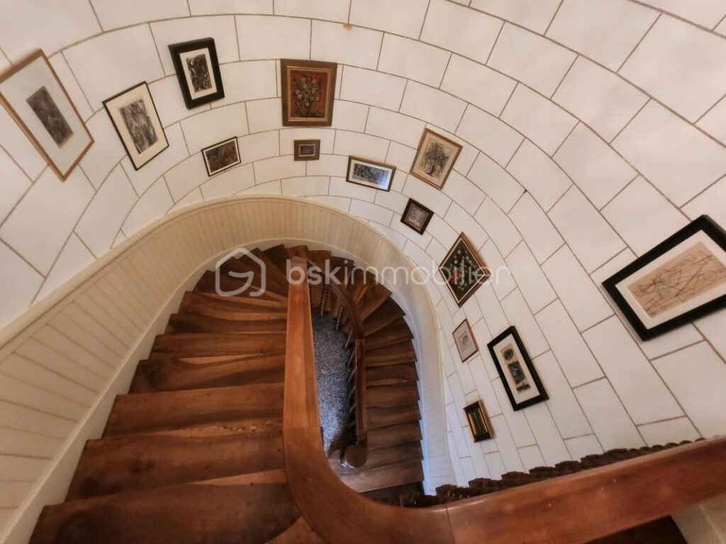 Magnifique Chateau du XIX éme , dépendances, Maison de gardien/gite, parc arboré de 9,5 hectares – 15 pièces – 8 chambres – 632 m²