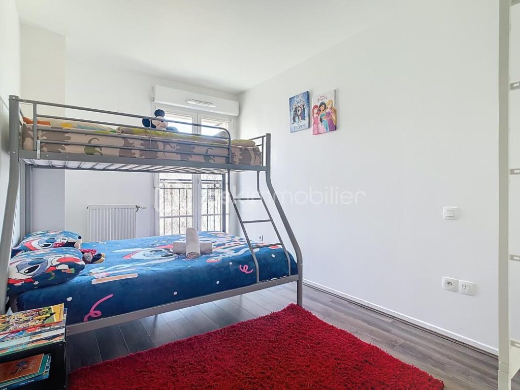 À VENDRE – Appartement 4 pièces – DPE C – Vue Disneyland – Serris (77700) – À 10 min à pied du RER – 4 pièces – 3 chambres – 79 m²