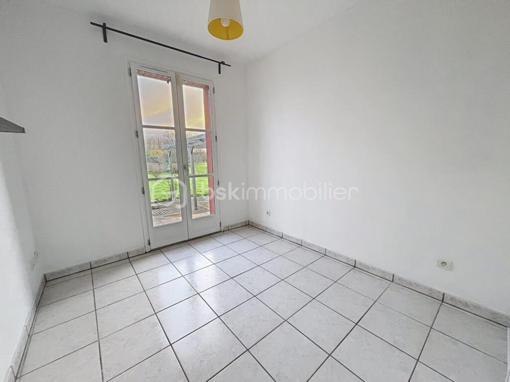 PAVILLON AVEC BEL EXTERIEUR ET GARAGE – 5 pièces – 3 chambres – 119 m²