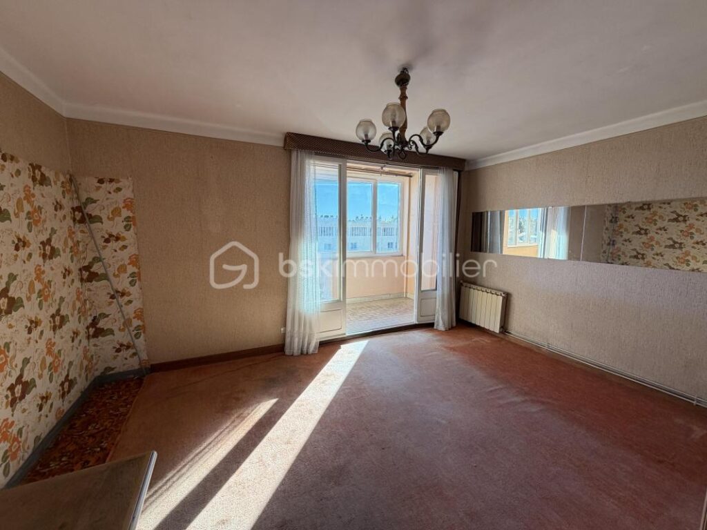 T4 duplex 67,5 m² dernier étage – loggia, garage, cave, parking – Hyères Ouest – 4 pièces – 3 chambres – 67 m²