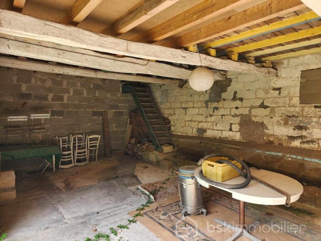 Maison ancienne pleine de charme avec 5 chambres et dépendances – 6 pièces – 5 chambres – 150 m²