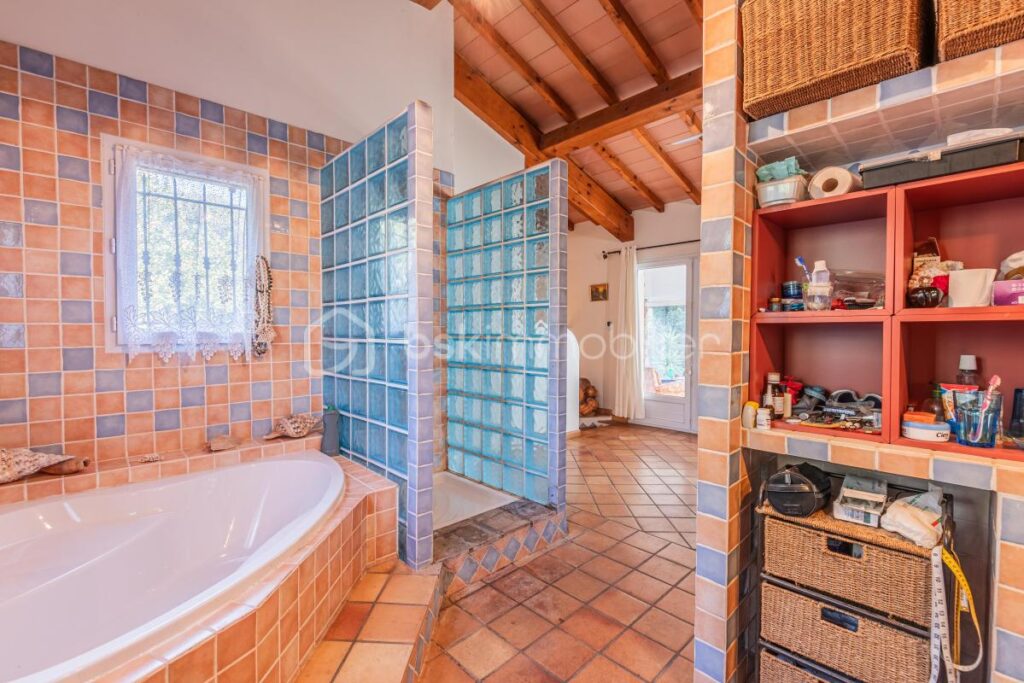 MAISON DE CHARME AU PRADET – LES OURSINNIÈRES – 7 pièces – 4 chambres – 192 m²