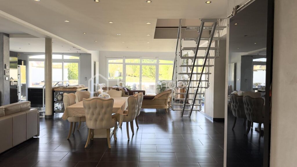 À Vendre – Maison d’Exception à Armentières-en-Brie 240m2 – 6 pièces – 4 chambres – 239 m²