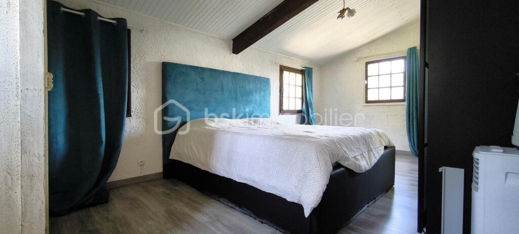 A vendre magnifique villa , avec un grand jardin et une piscine au pied du Luberon , sur Mérindol – 6 pièces – 5 chambres – 155 m²