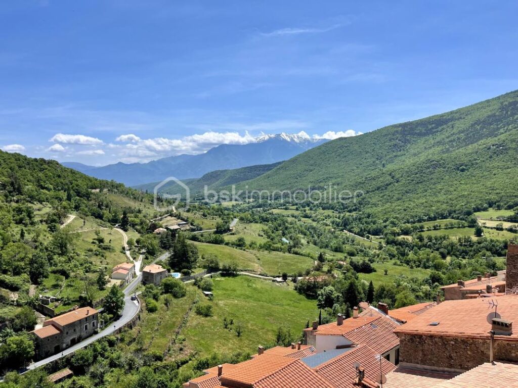 Appartement exceptionnel de 148 m² dans château médiéval du XIIème siècle – 8 pièces – 3 chambres – 148 m²