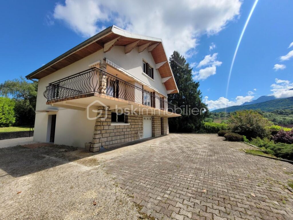 Coublevie Maison Individuelle avec 2300 m² de terrain 420 000 € – 6 pièces – 4 chambres – 230 m²
