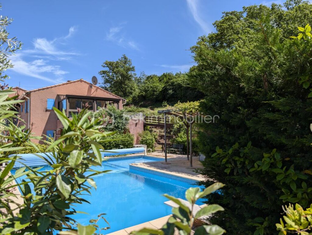 VILLA de 257 M² A LIAUSSON 34800 – 11 pièces – 8 chambres – 257 m²