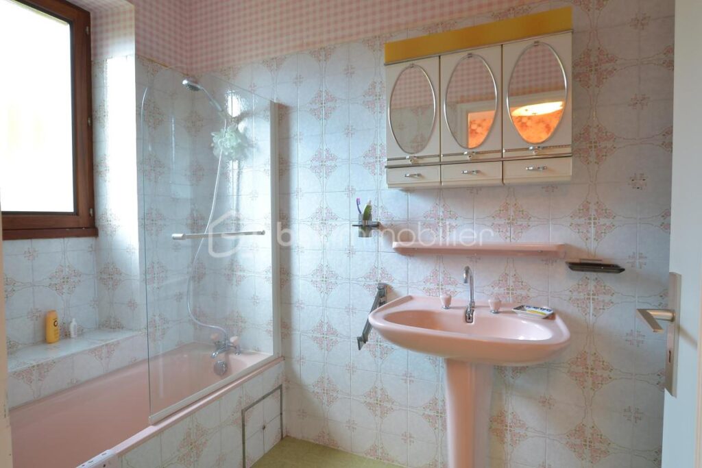 *** SUPERBE PROPRIETE DE 2875 m² 1 MAISON PRINCIPALE 1 MAISON DE VIGNE – MARVEJOLS – *** – 7 pièces – 6 chambres – 282 m²