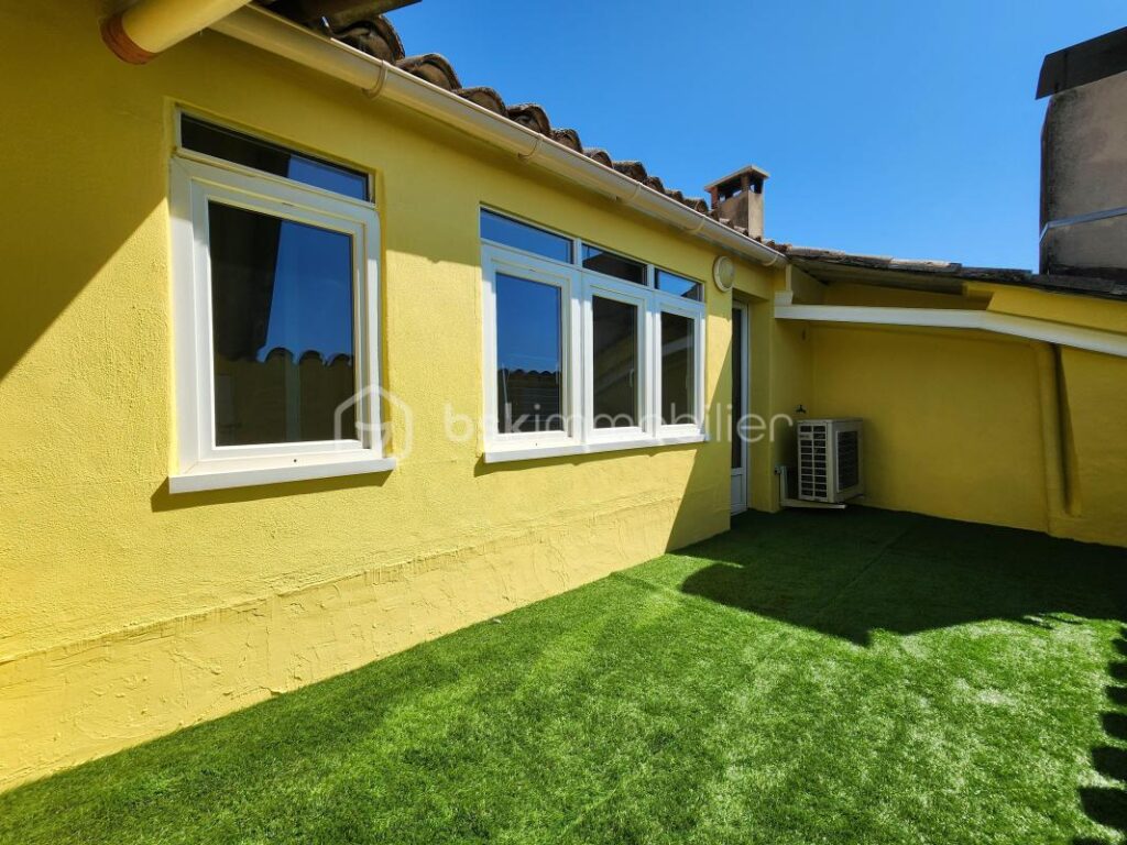 T4 rénové avec terrasse tropézienne et garage double – 4 pièces – 3 chambres – 85 m²