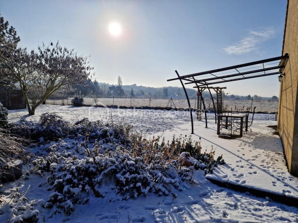 Charmante maison de 131 m² avec jardin, située à D’Huison-Longueville – 6 pièces – 4 chambres – 131 m²