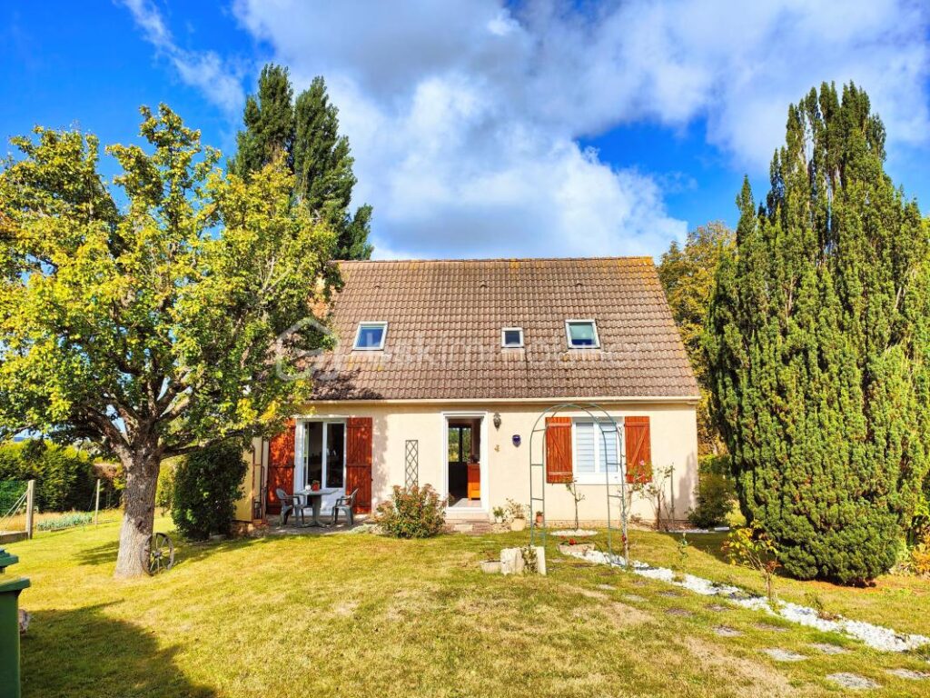 Maison familiale 4/5ch au calme avec jardin arboré vue sur la plaine – 7 pièces – 4 chambres – 113 m²