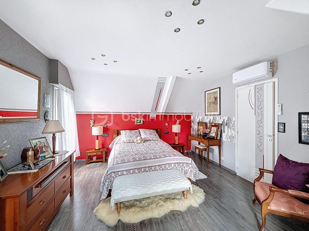 Propriété d’exception à vendre – Rougé (44) À 5 minutes de Châteaubriant – 230 m² habitables – Parc clos de plus de 4 800 m² – Piscine – Dépendances – 10 pièces – 4 chambres – 230 m²