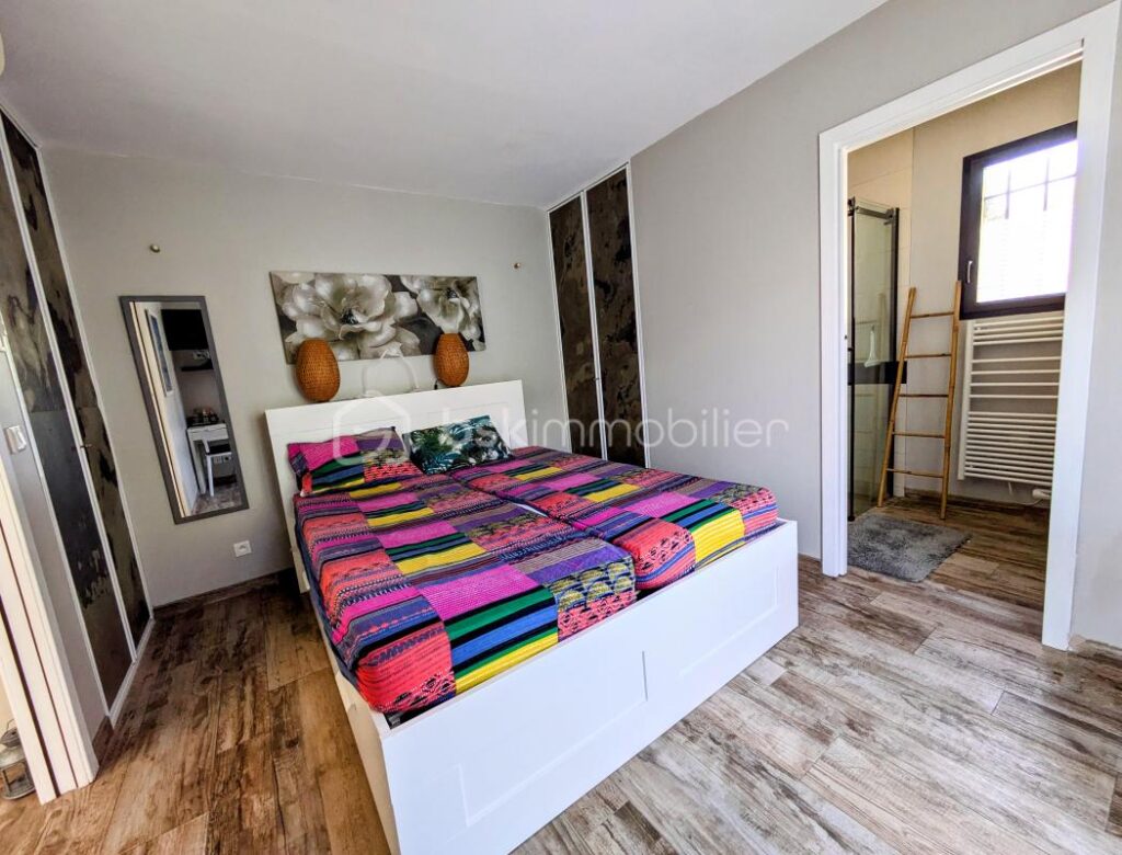 Maison de plain pied de 110m2, une vue dégagée, piscine – 4 pièces – 2 chambres – 110 m²