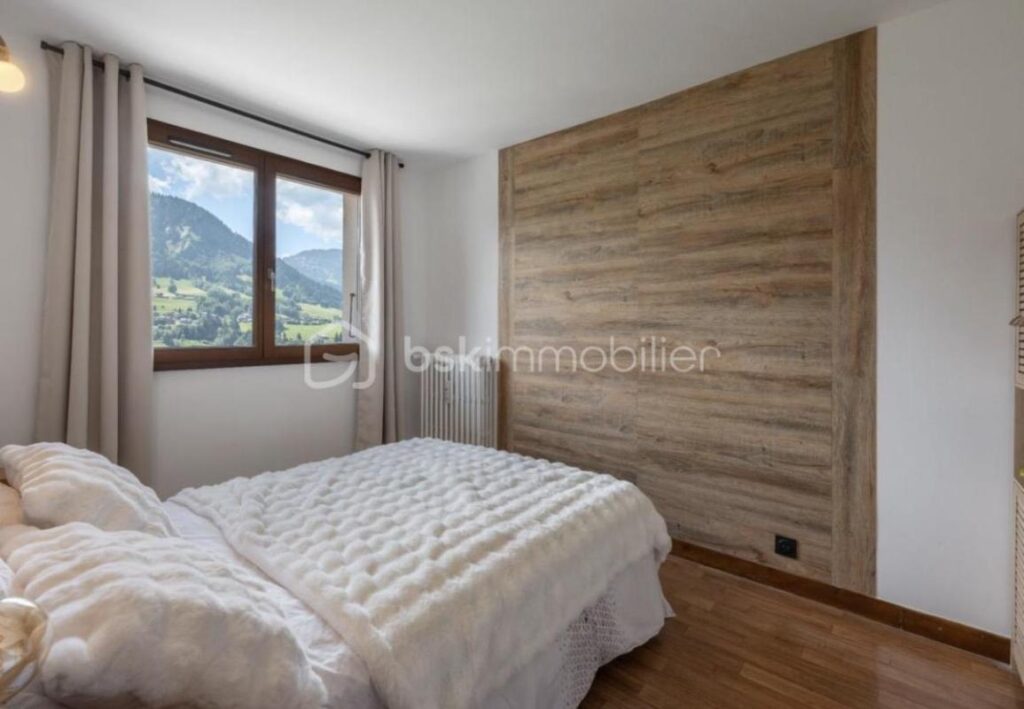 Appartement rénové 73 m² – Dernier étage – Traversant – Vue Mont-Blanc – Megève (Le Villaret) – 4 pièces – 3 chambres – 73 m²