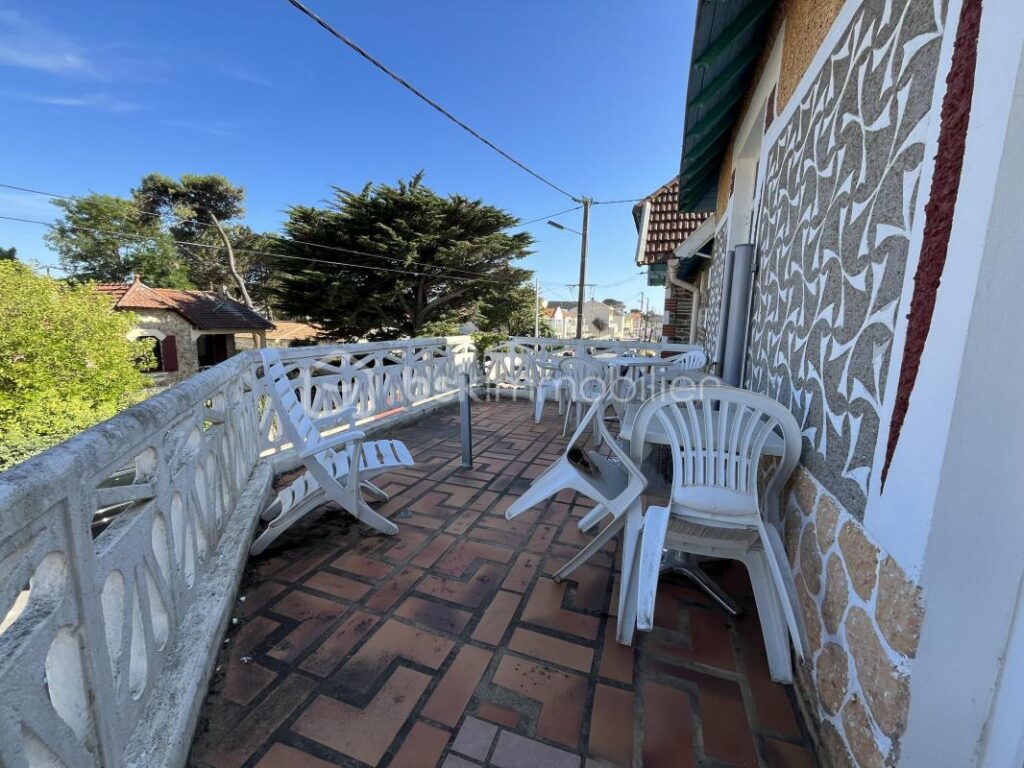 IMMEUBLE MIXTE DE 348m2 AVEC HÔTEL, LOFT, BOUTIQUE ET CAFÉ ! – 11 pièces – NR chambres – 348 m²