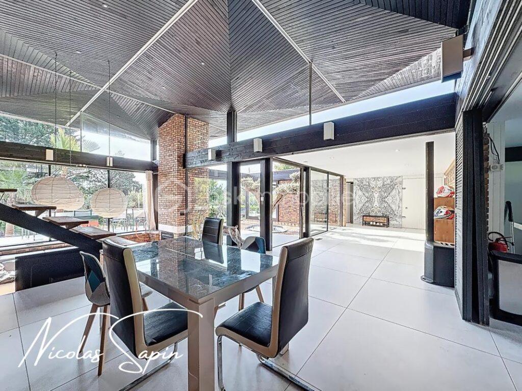 Maison d’architecte de 188m2 avec piscine – 6 pièces – 4 chambres – 188 m²