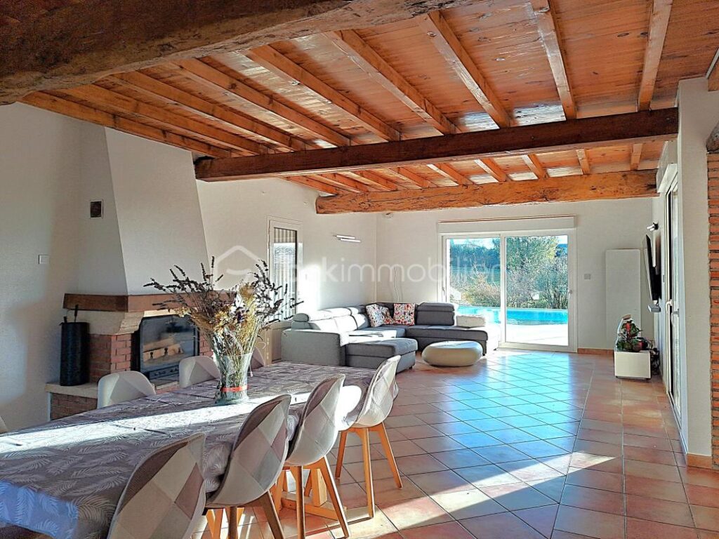 Longère de 275 m² avec dépendances et piscine – 7 pièces – 5 chambres – 275 m²