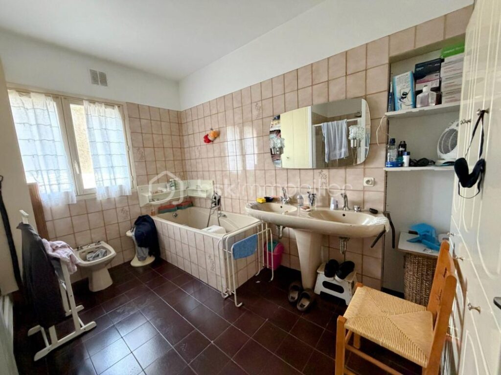 💥 Juzet-de-Luchon (31110) – Propriété de caractère avec piscine et vue montagnes à prix imbattable 💥 – 10 pièces – 5 chambres – 230 m²