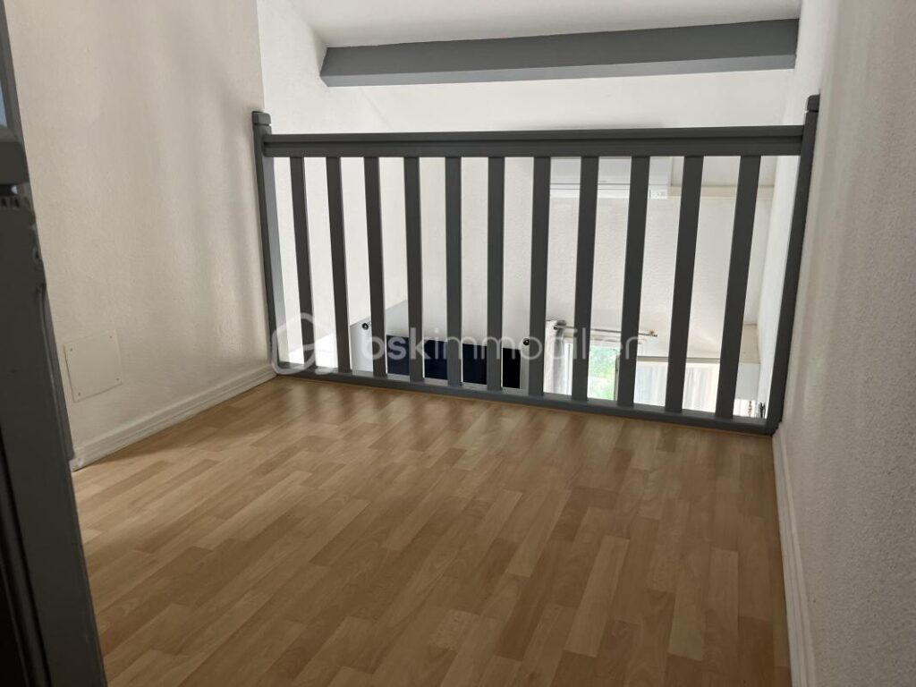 Dans résidence sécurisée face à la plage, appartement T5 avec terrasse, piscine et place de parking privative – 5 pièces – 4 chambres – 63 m²