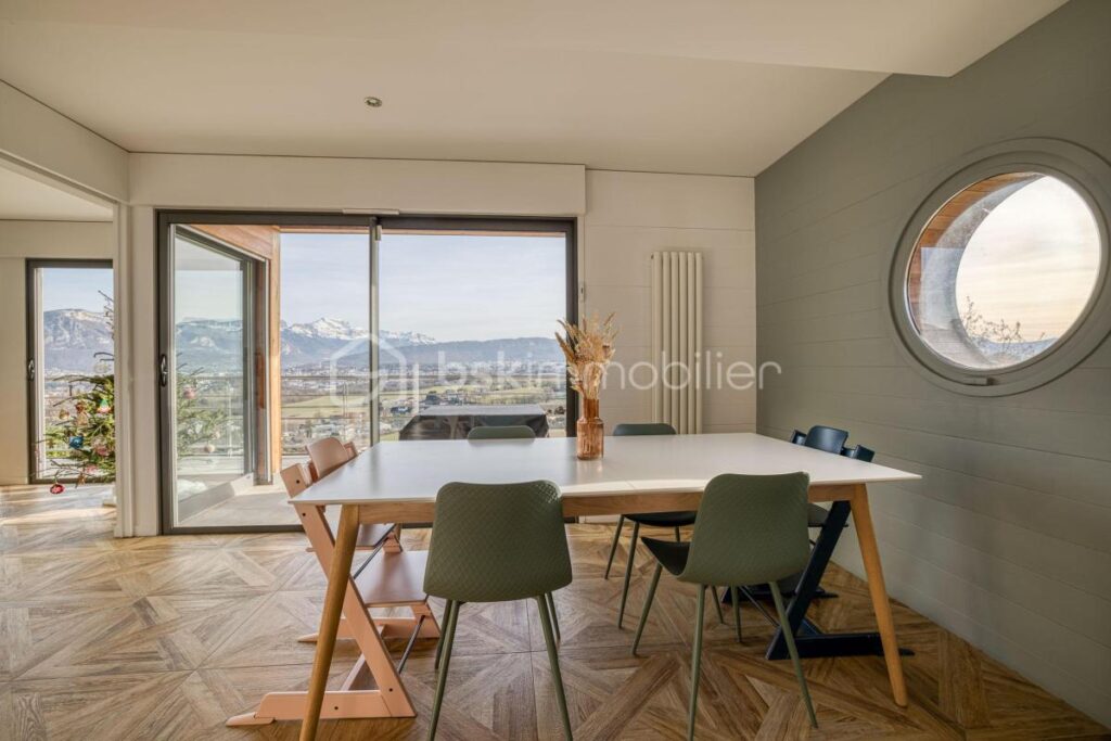 Magnifique villa contemporaine / Vue panoramique – 6 pièces – 3 chambres – 212 m²