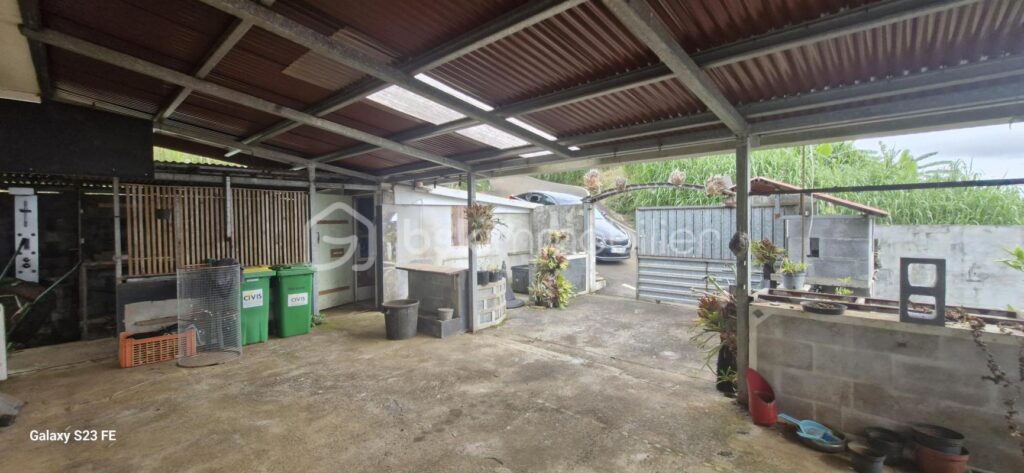 Maison a rénover A PETITE ILE – 4 pièces – 3 chambres – 75 m²