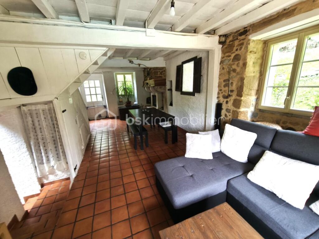 MAISONS DU 17 EME AVEC PETITE DEPENDANCE ET GARAGE – 5 pièces – 4 chambres – 150 m²