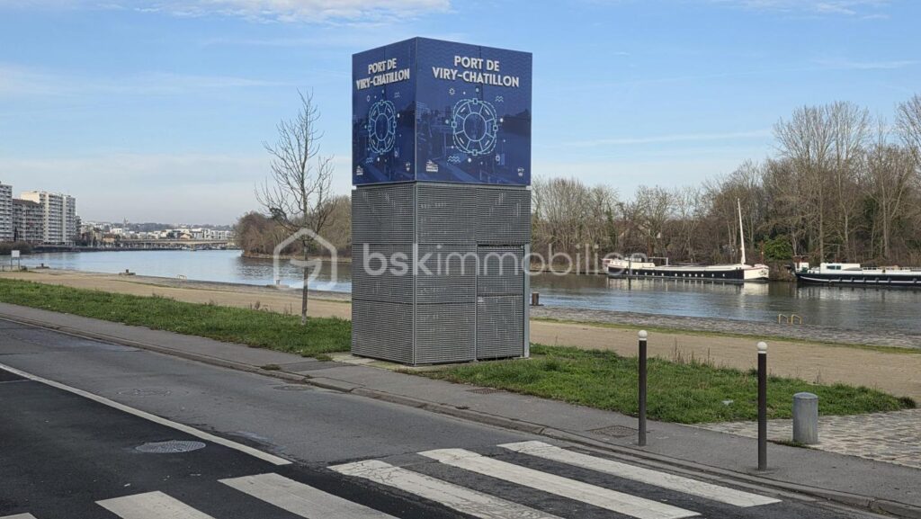 Appartement F3 – 2 chambres – grand balcon vue Seine – Parking privatif en sous-sol – 3 pièces – 2 chambres – 61 m²