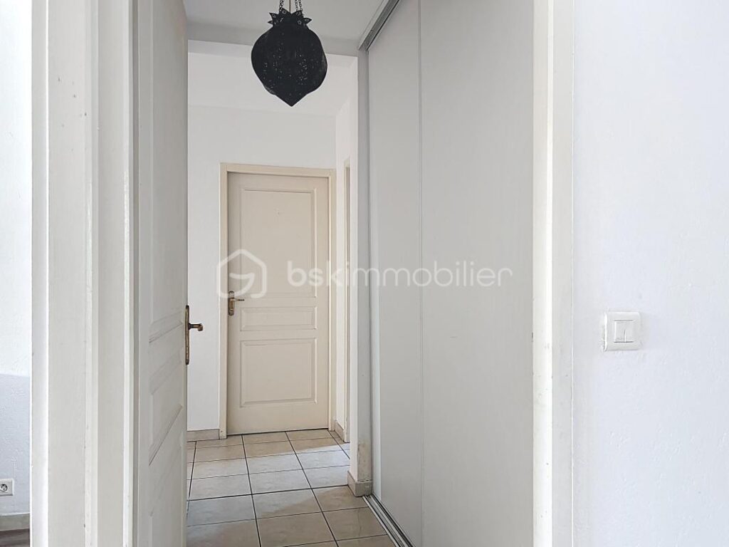 AJACCIO – ENTREE DE VILLE T3 82 M2 – 3 pièces – 2 chambres – 81 m²