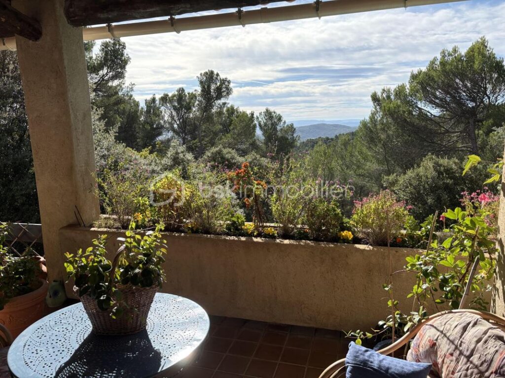 Maison traditionnel (4 chambres) dans la colline au calme, vue dominante – 5 pièces – 4 chambres – 170 m²