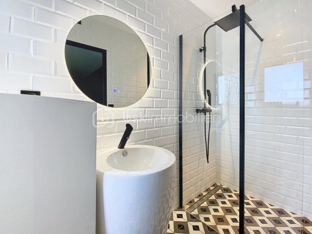 PERLE RARE AU MONT SAINT-LOUP – 5 pièces – 3 chambres – 190 m²