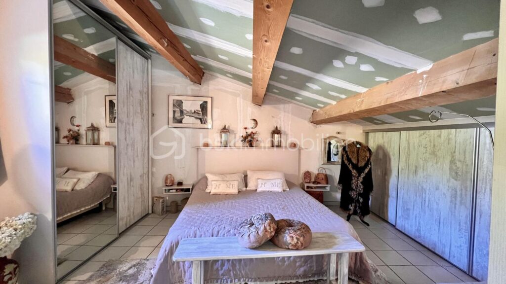 COUP DE CŒUR pour une villa individuelle à Vence Sud. Vue mer. Terrain piscinable – 4 pièces – 3 chambres – 135 m²