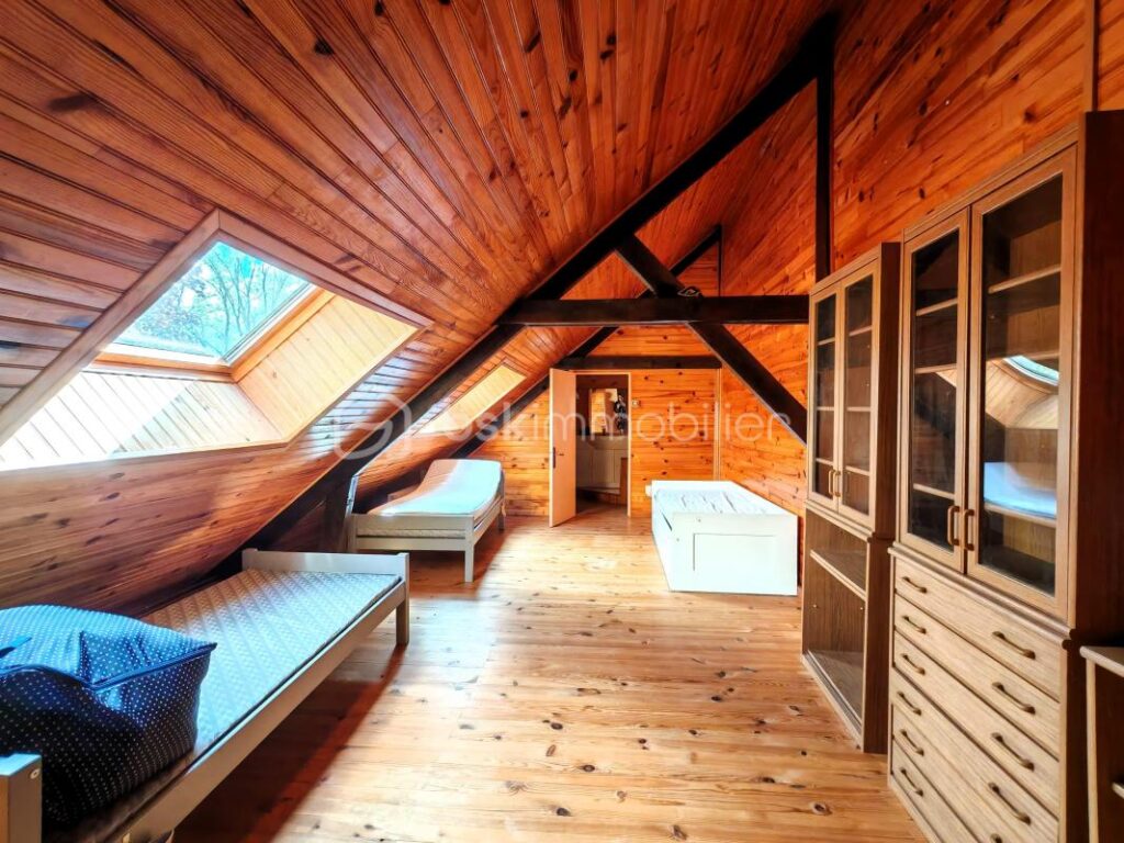 Spacieux pavillon au calme avec garage, sous-sol, jardin et bois – 11 pièces – 5 chambres – 416 m²