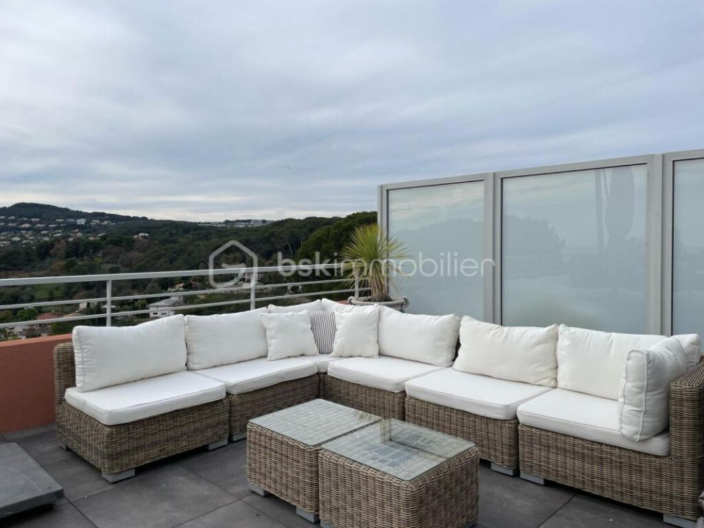 L’Exception Panoramique : Penthouse & Rooftop entre Nice et Cannes – 4 pièces – 3 chambres – 118 m²