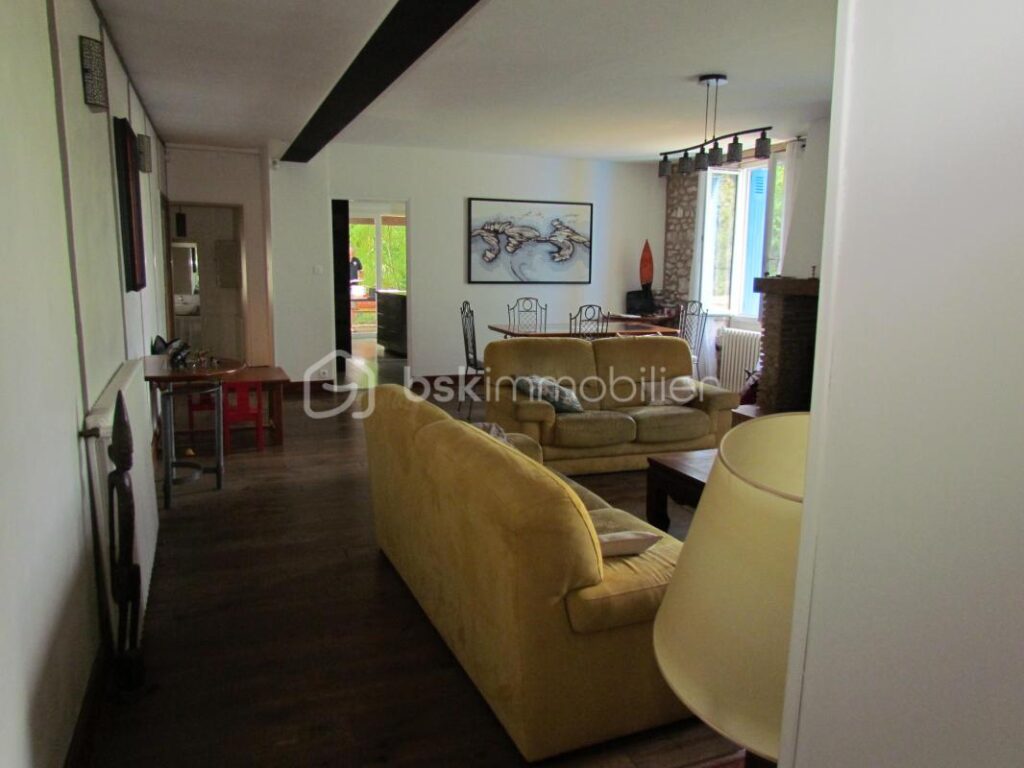 MENSIGNAC (24350) Près PERIGUEUX ,MAISON PERIGOURDINE de 223 m² à COUP DE COEUR !! – 7 pièces – 5 chambres – 223 m²