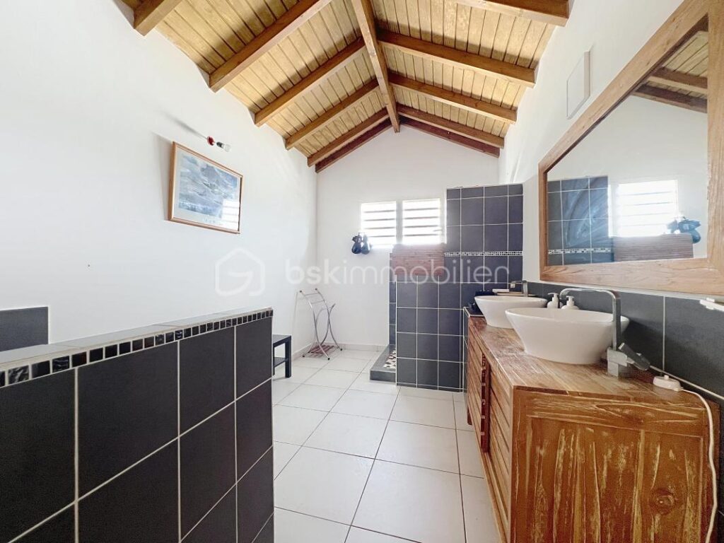 Ensemble immobilier villa et ses deux locatifs vue mer – 10 pièces – 7 chambres – 295 m²