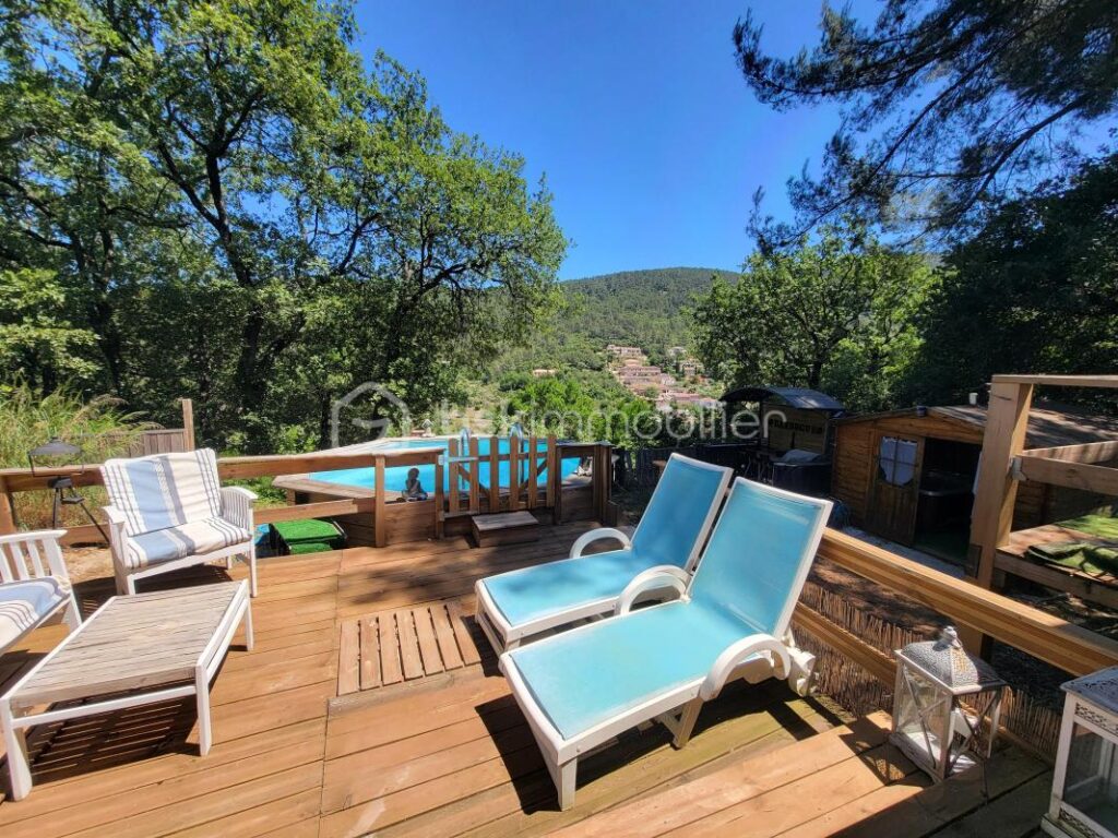 Grande maison familiale de plain pied avec piscine, terrasses, vue dégagée et T3 indépendant – 9 pièces – 7 chambres – 188 m²