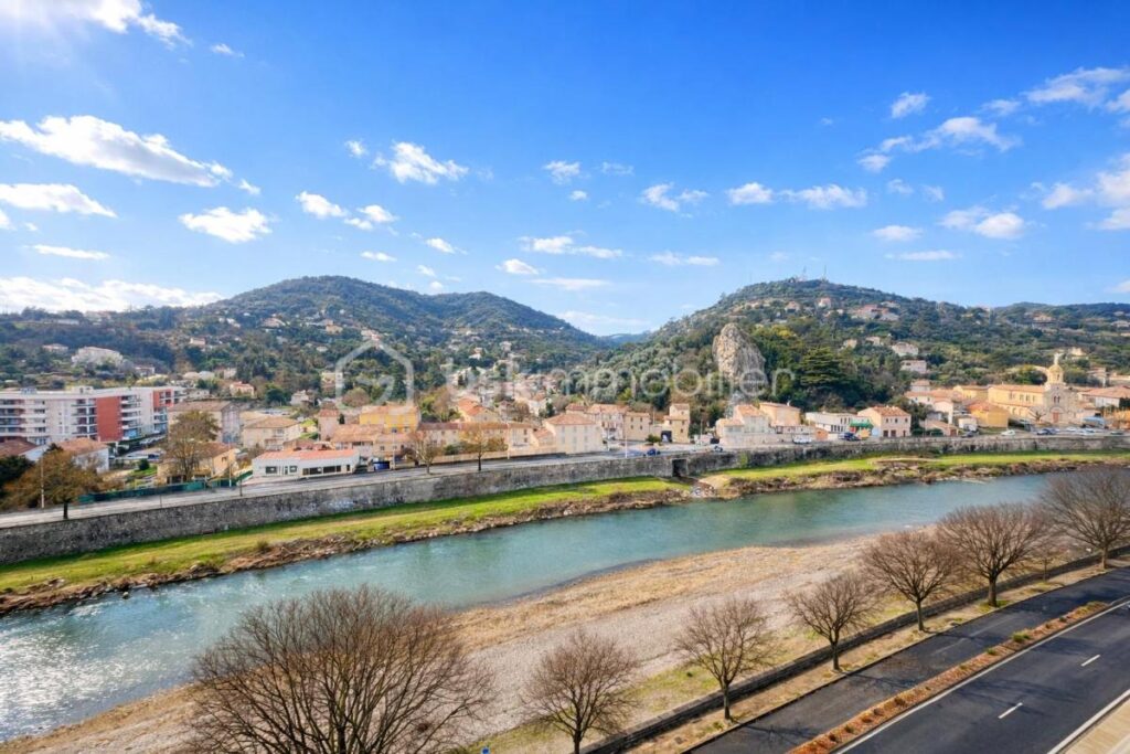 Appartement T3 68m2 vue sur le gardon – 3 pièces – 2 chambres – 68 m²