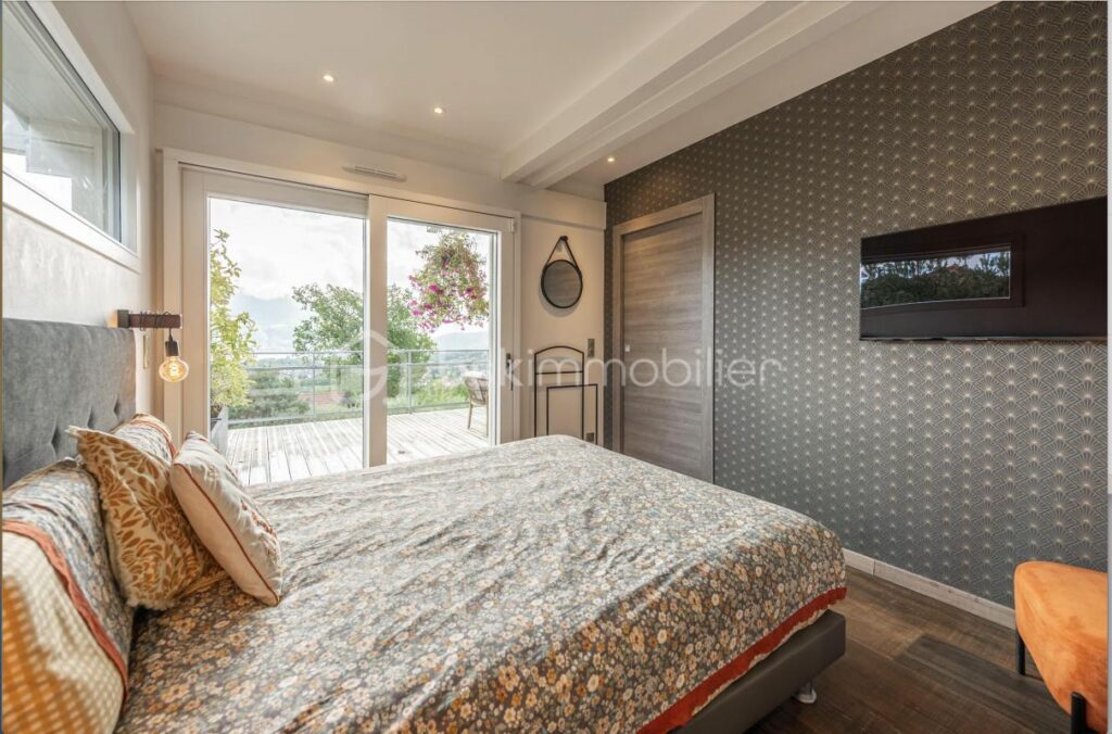 EXCLUSIVITE : SUPERBE VILLA MODERNE 270 M2 SAINT JORIOZ AVEC VUE SUR LAC D ANNECY – 9 pièces – 6 chambres – 269 m²