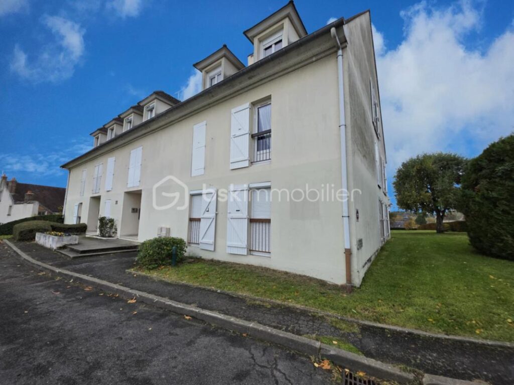 APPARTEMENT AVEC GARAGE ET CAVE – 2 pièces – 1 chambre – 55 m²