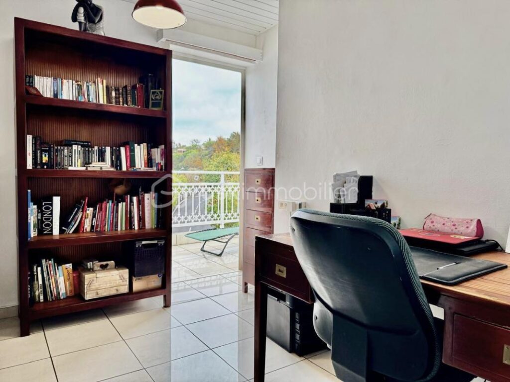 Maison spacieuse avec pergola et jacuzzi – 4 pièces – 3 chambres – 115 m²