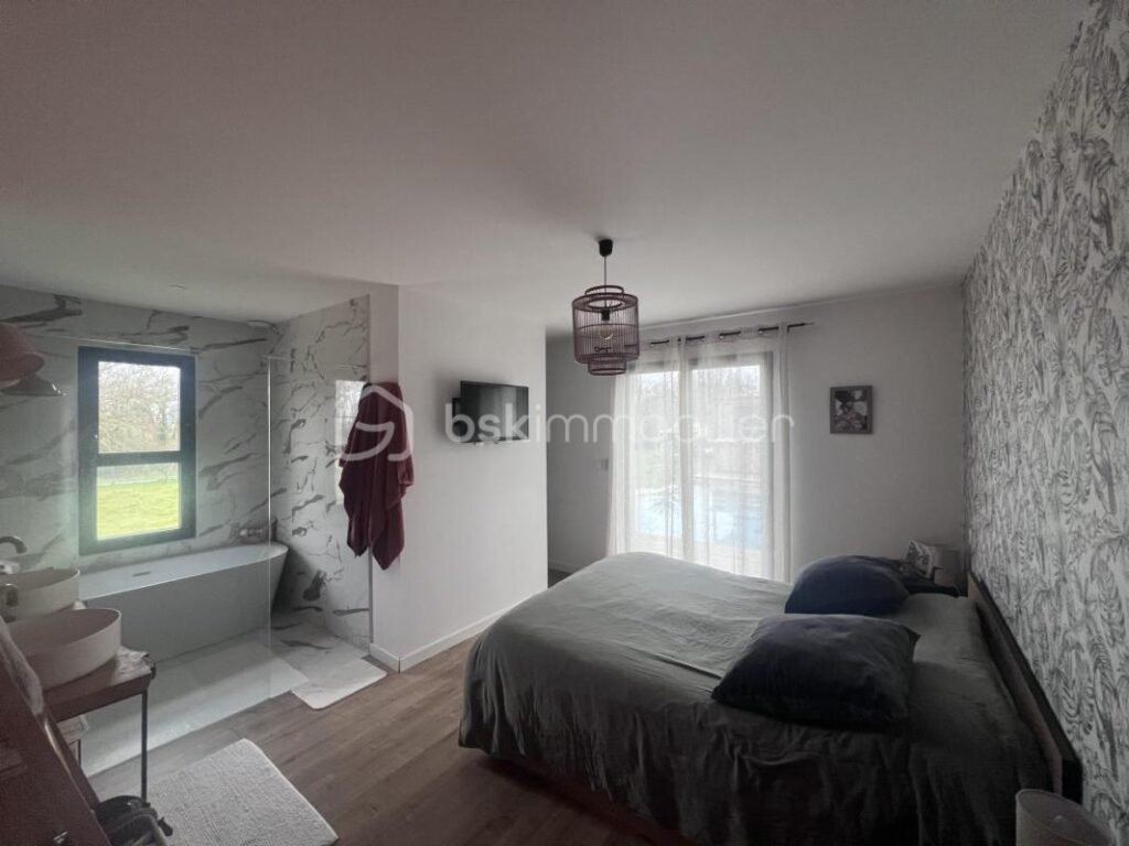 Maison Contemporaine proche de Coutras Habitation et Activité Libérale 485000€ St Antoine sur l’Isle – 8 pièces – 3 chambres – 190 m²