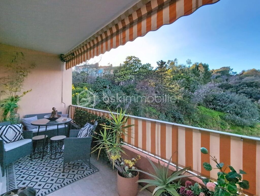2P Cannes Cx des Gardes – Calme, verdure, terrasse, piscine – 2 pièces – 1 chambre – 47 m²