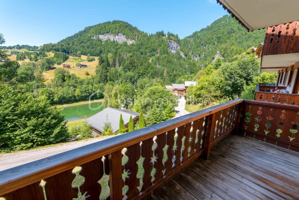 73590 FLUMET – APPARTEMENT T3, 2 CHAMBRES – GRAND BALCON SUD-OUEST VUE MONTAGNE – PROCHE SKI – RÉSIDENCE RÉCENTE – 3 pièces – 2 chambres – 45 m²