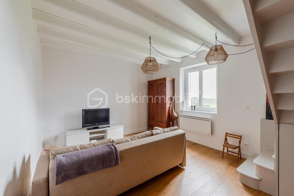 MAISON AVEC CHARME , POTENTIEL D’AGRANDISSEMENT ET DEPENDANCE AU CALME ET SANS VIS A VIS – 5 pièces – 3 chambres – 128 m²