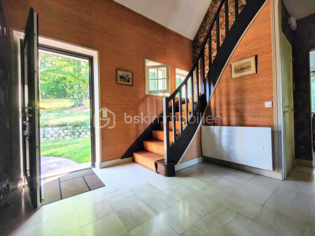 Bien immobilier d’exception dans un parc boisé privé av tennis ! – 7 pièces – 4 chambres – 170 m²