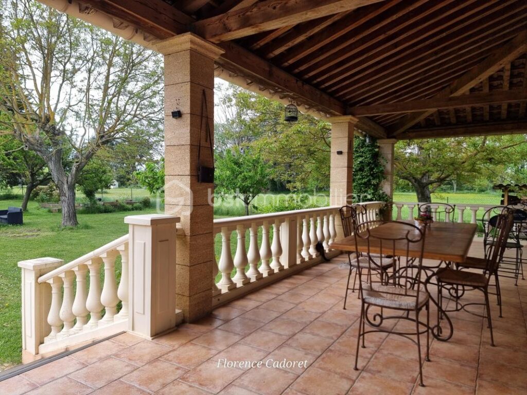 GRANDE VILLA AU CALME AUX PORTES D UZES – 8 pièces – 6 chambres – 239 m²